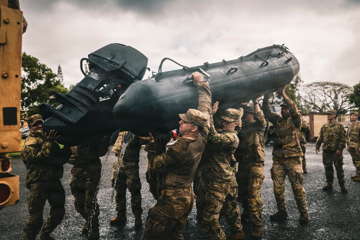 Army soldiers with recon boat during field operations